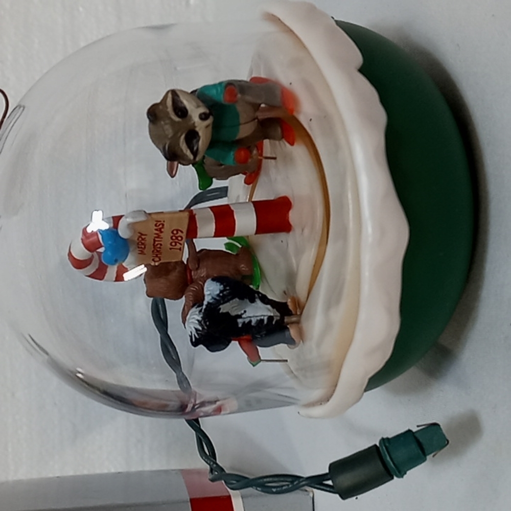 Hallmark light and motion Forest frolics 1989